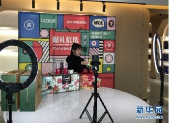 扶贫项目牵手石榴产业 剥出火红致富道路