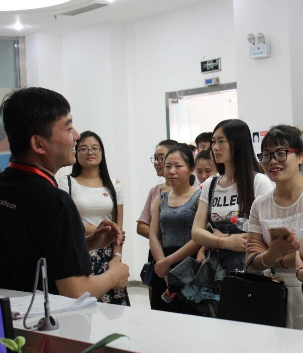 风采展示|职业规划对大学生就业的重要性-记中原工学院300余名师生参观云和数据之旅